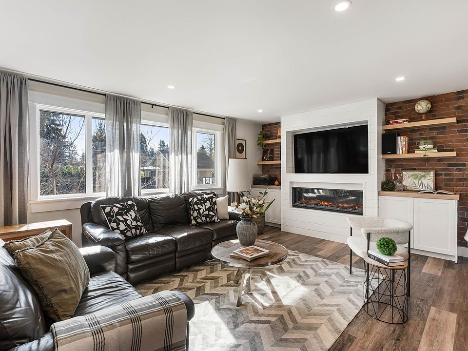 1st image of 21635 123rd Ave