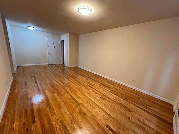 4th image of 3324 Parsons Blvd