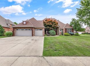 5503 S 44th St, Rogers, AR 72758