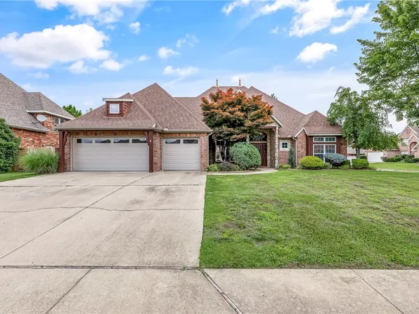 5503 S 44th St, Rogers, AR 72758