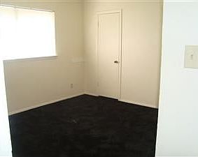 5th image of 810 N Lancaster Ave APT 105