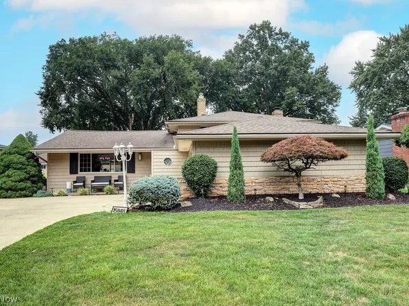 15848 Galemore Dr, Middleburg Heights, OH 44130
