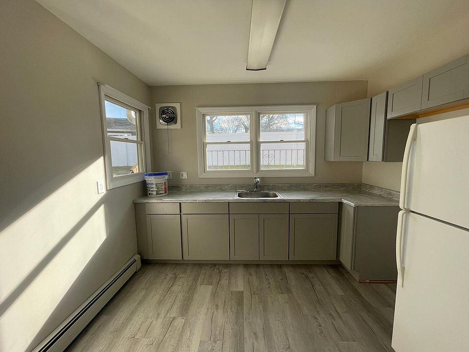 1st image of 34 Spruce Dr