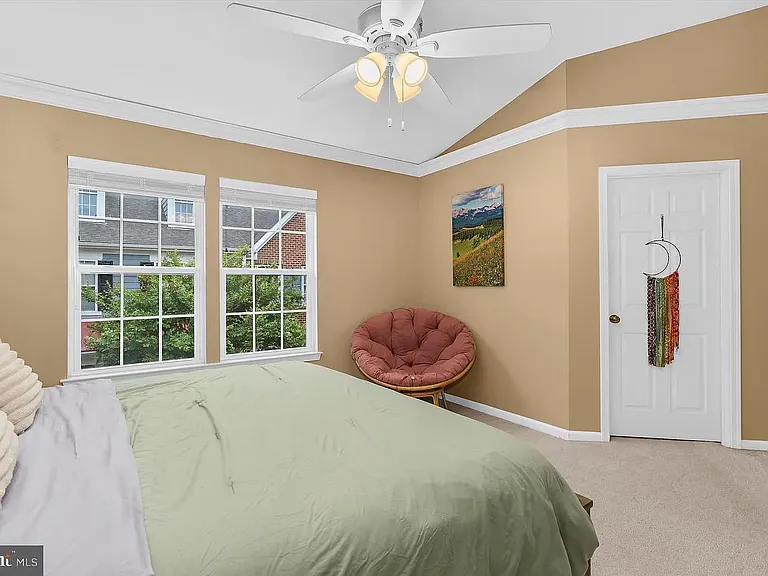 300 Dixon St #402 — Photo 10