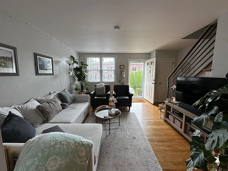 1413 N Lincoln St — Photo 3