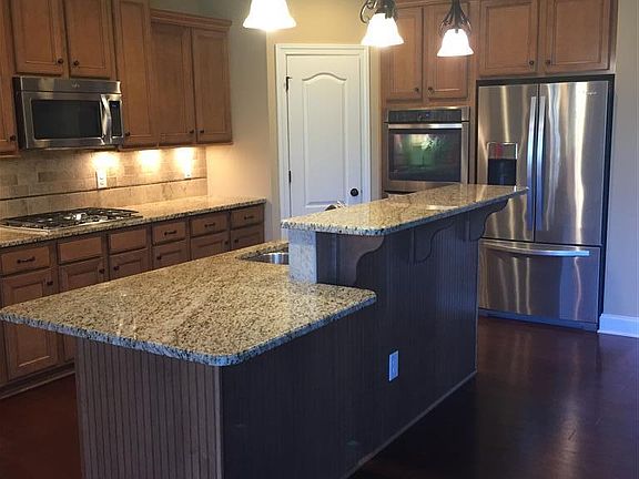 4th image of 405 Victorian Park Cir