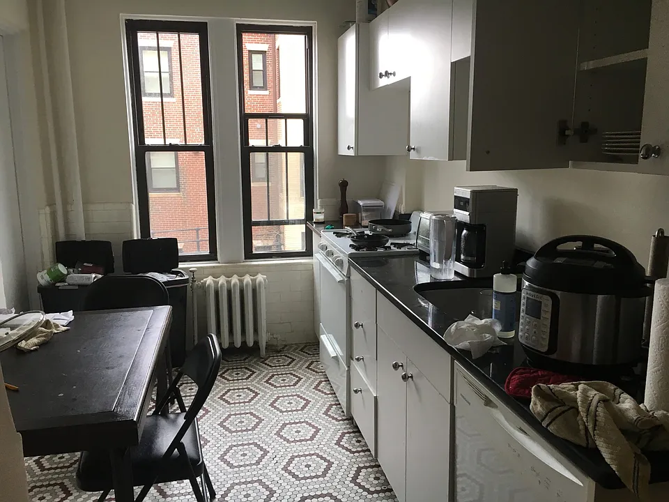 452 Park Dr #4F