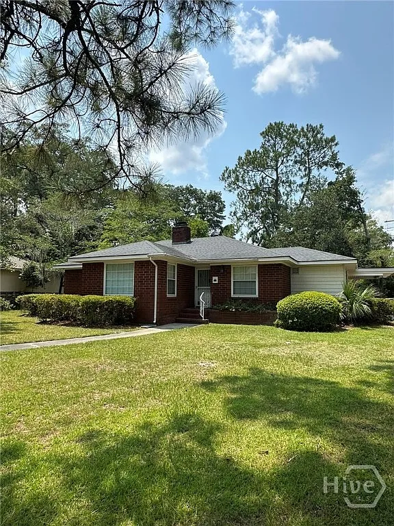 3 bed, 1.0 bath, 1337 sqft, $1,980 — Photo 2