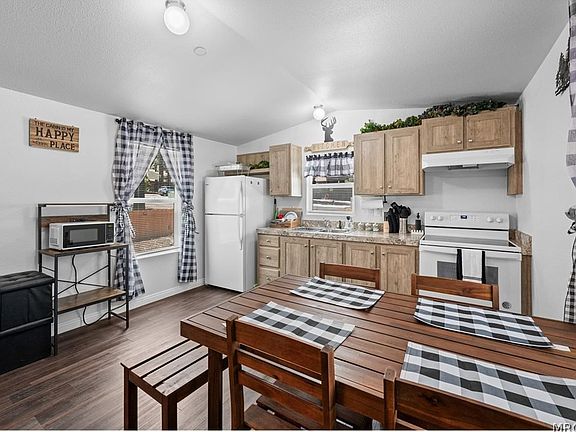 5th image of 201 Maple Ln