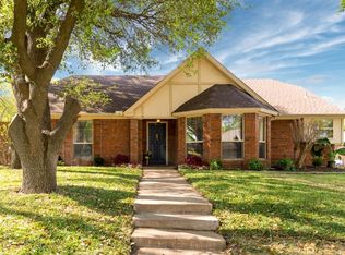 7217 Red Oak Dr, North Richland Hills, TX 76182