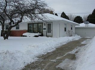 N86W17334 Hillcrest Dr, Menomonee Falls, WI 53051