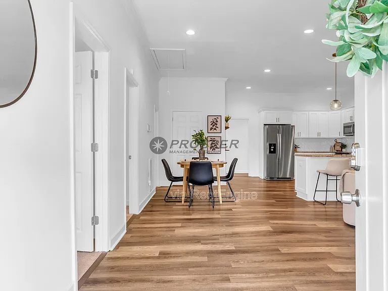 44 4th Ave — Photo 7