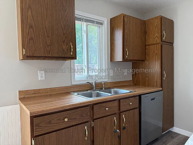 2143 2nd Ave E — Photo 13