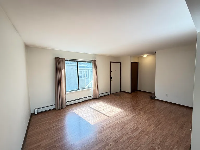 1707 Dexter Ave — Photo 5