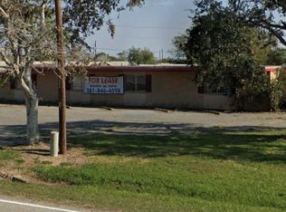1204 N Wells St, Edna, TX 77957