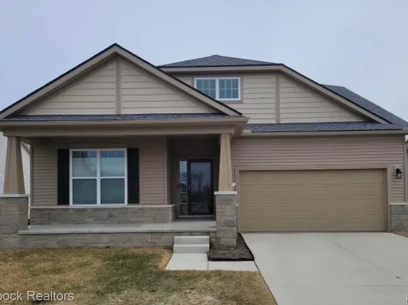 149 Saddleback Ct, White Lake, MI 48386