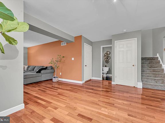 5th image of 247 Bainbridge Cir