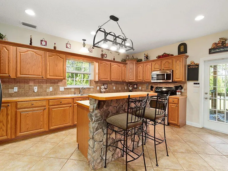 405 SE Salerno Rd — Photo 7
