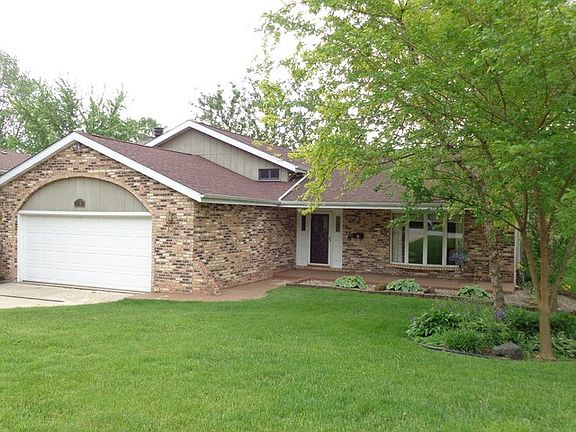2nd image of 24 Castle Coombe Dr