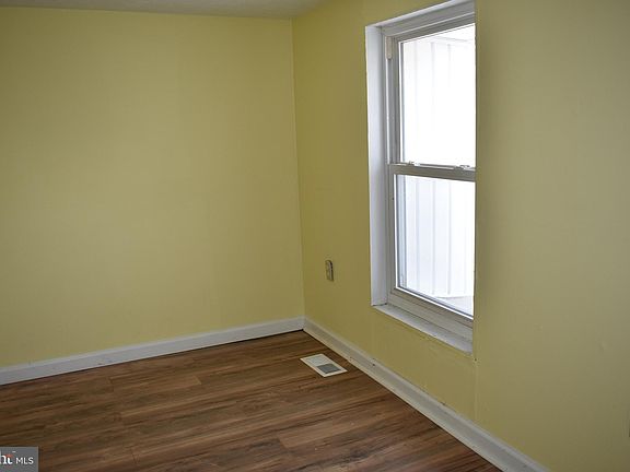 3rd image of 433 Carrolton Ave
