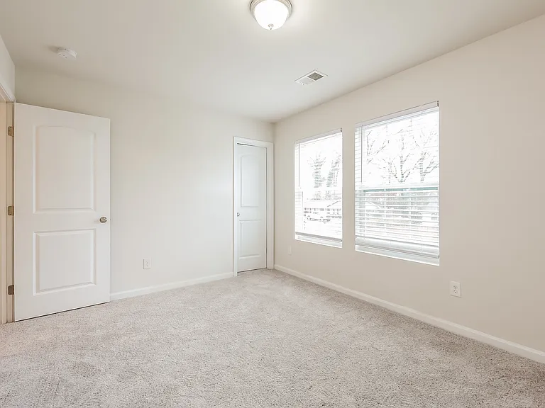 222 Wadsworth Rd — Photo 11