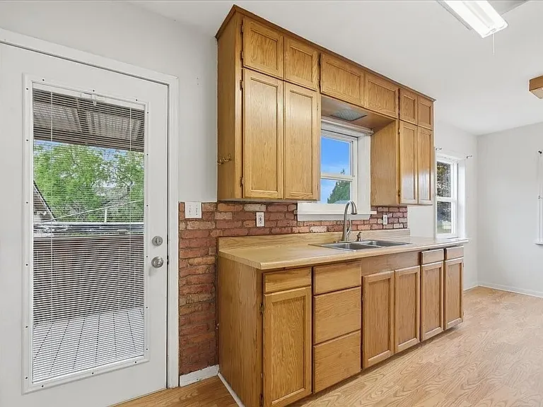 4624 N Pearl St — Photo 11