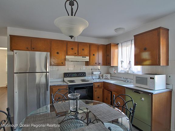 2nd image of 269 Aster Pl #B