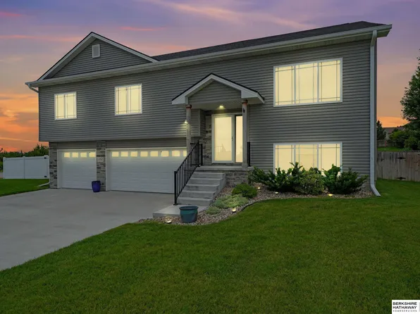 9767 Napa Ridge Dr, Lincoln, NE 68526