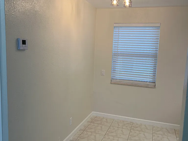 304 NW 11th Ave — Photo 15