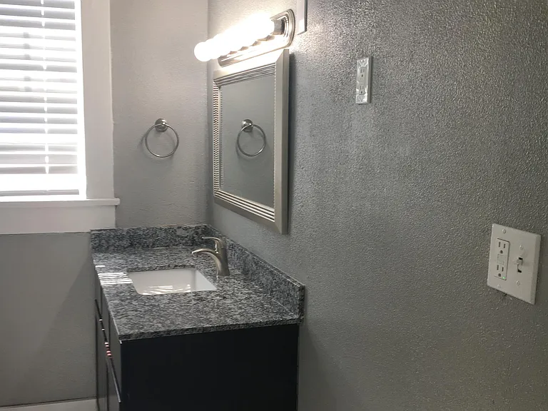 2600 N Robinson Ave #B — Photo 5