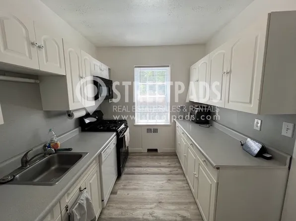1157 Beacon St, Brookline, MA 02446