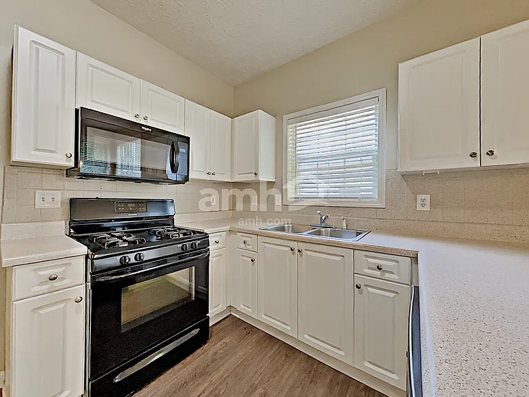 2319 Clipper Ln — Photo 3