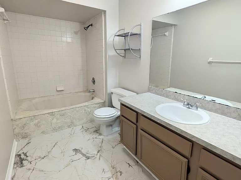 3027 Candlewyck Ln E — Photo 18