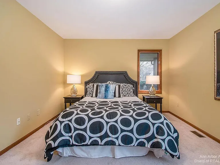 492 Park Pl — Photo 17