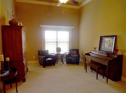 3rd image of 4312 Woodview Dr