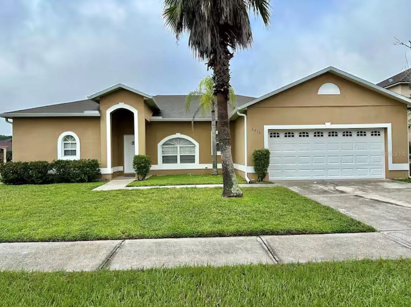 4 bed, 2.0 bath, 1752 sqft, $2,400 — Photo 1
