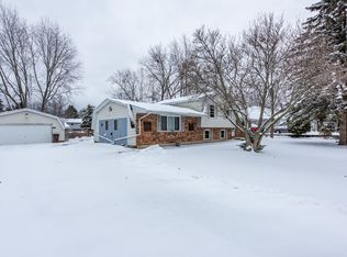 121 Garnett Ave, Winthrop Harbor, IL 60096