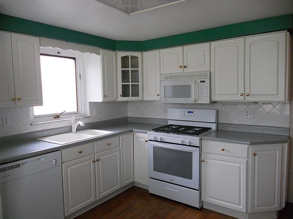 3rd image of 605 Tartan Dr