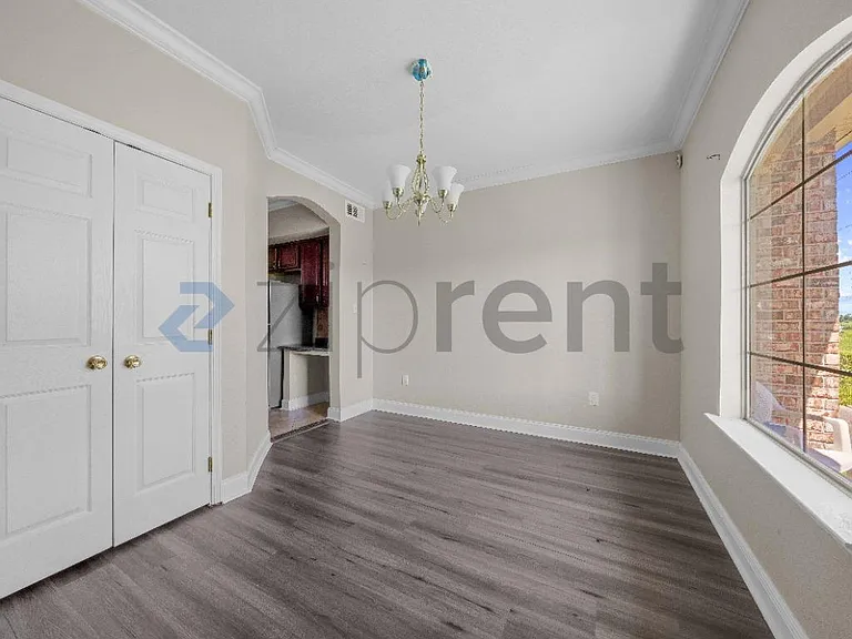 1418 Windsor St #1418 — Photo 6