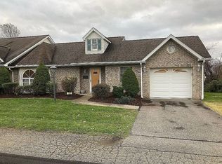 132 Longvue Dr, White Oak, PA 15131