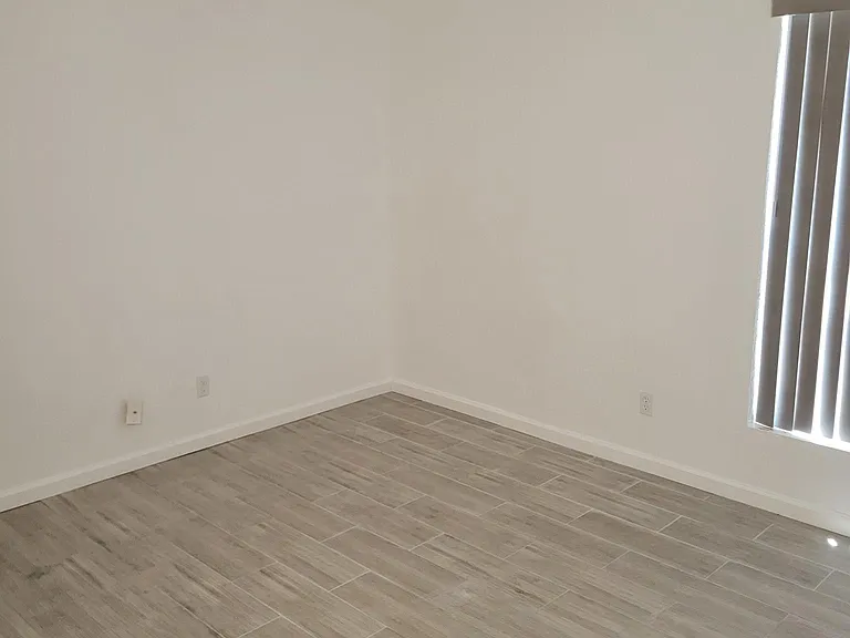 1574 E 29th Ave #4 — Photo 11