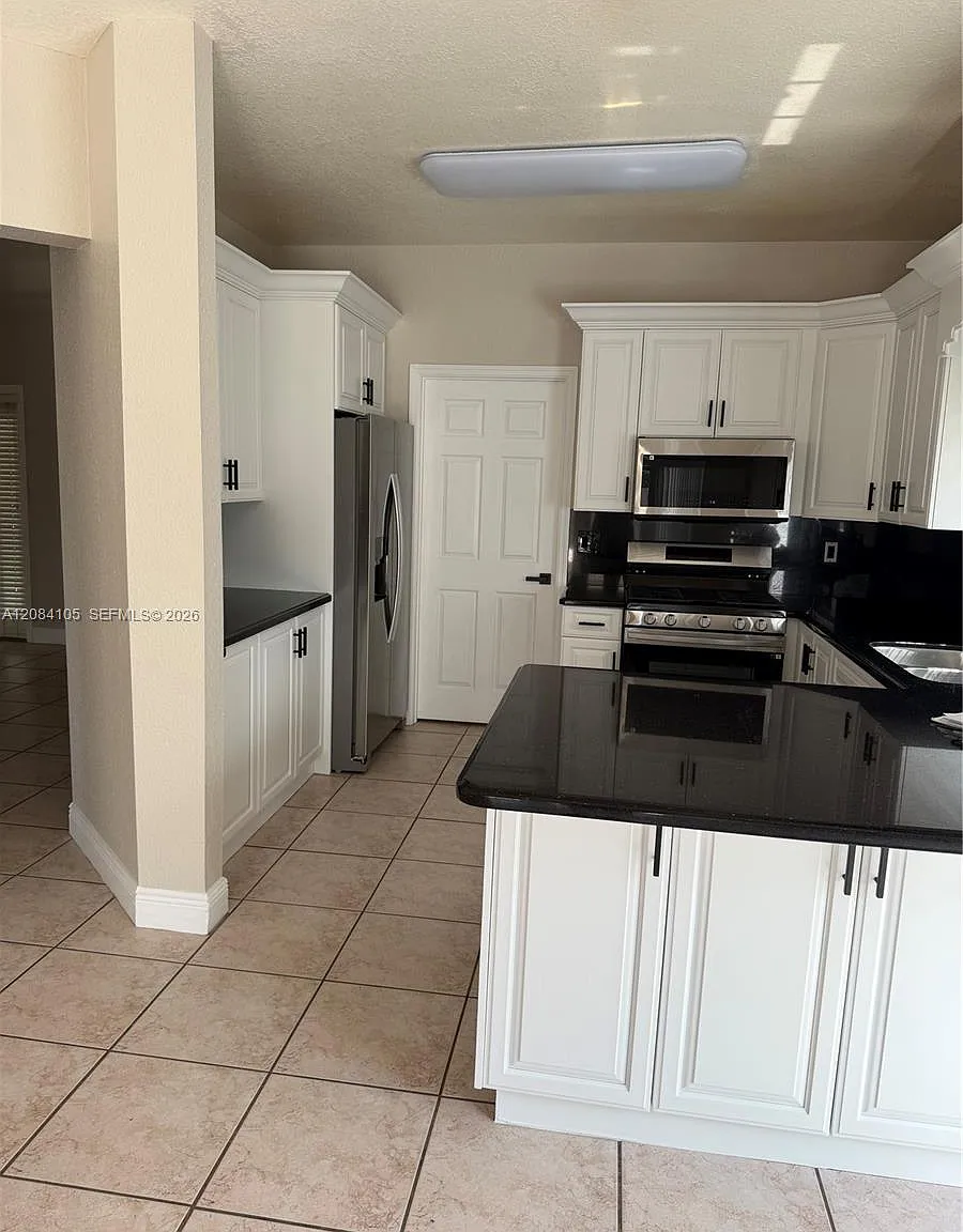 3 bed, 1685 sqft, $3,500 — Photo 2
