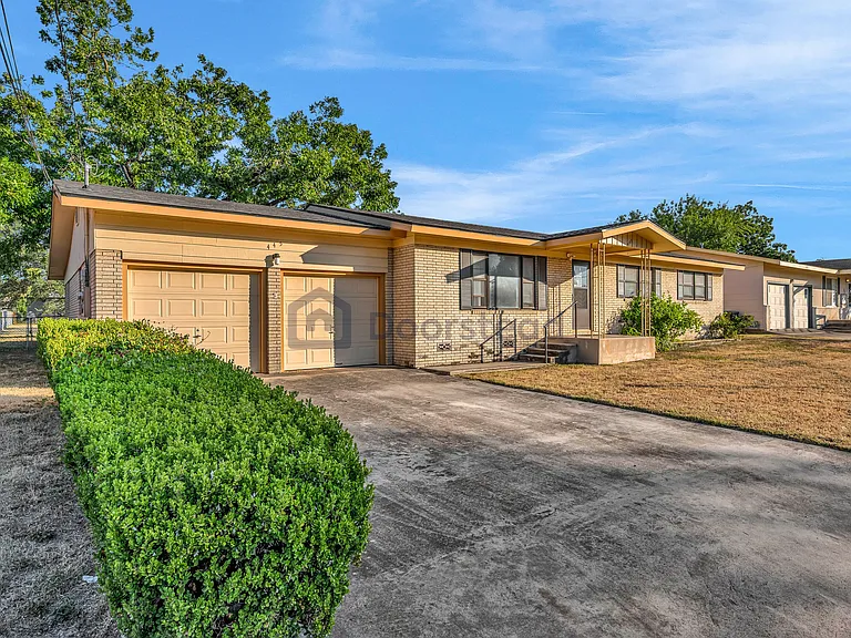 445 Granada Dr — Photo 8