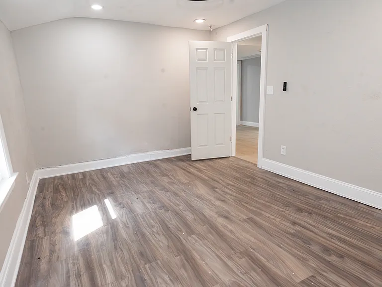 1600 E 49th St #2 — Photo 12