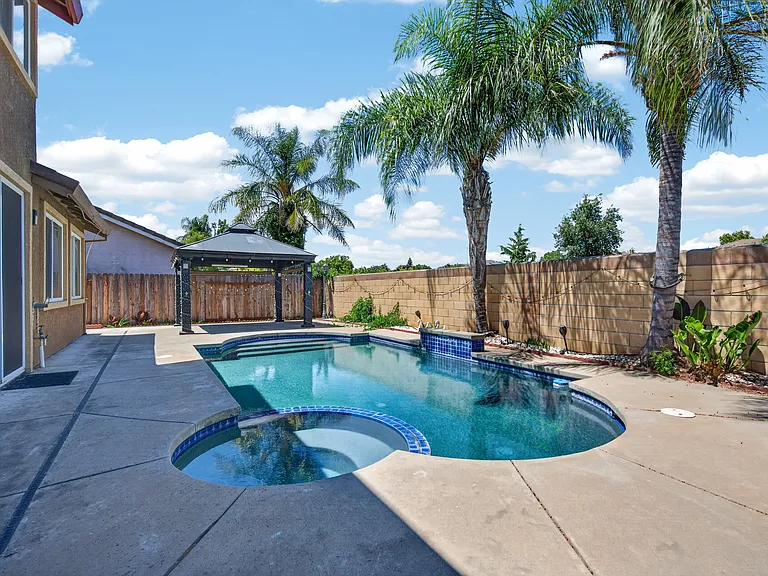 1490 Peppertree Rd — Photo 36