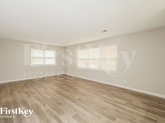 4th image of 8728 Everett St