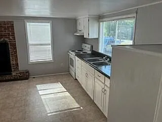 703 E Walker St — Photo 3
