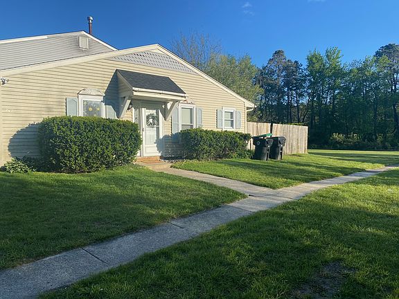 2nd image of 20 Magnolia Ct