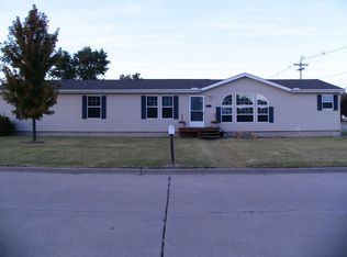 552 W 6th St, Hoisington, KS 67544