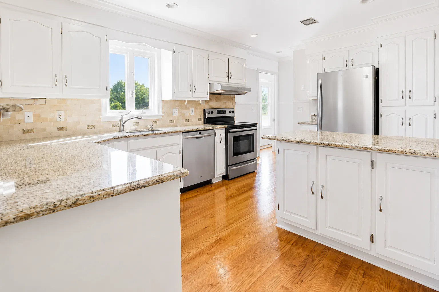 3 bed, 1614 sqft, $3,800 — Photo 4